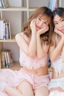 掀起礼服后摆挺入